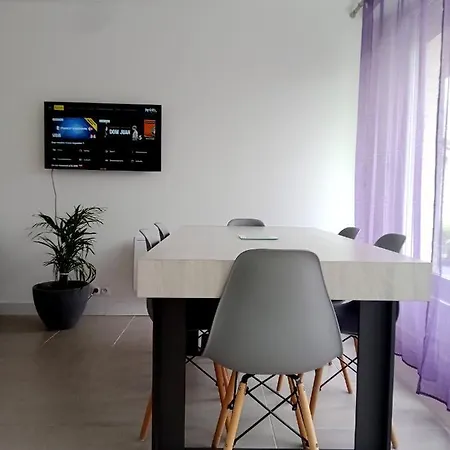 Au Rdc Avec Terrasse Apartamento Lourdes